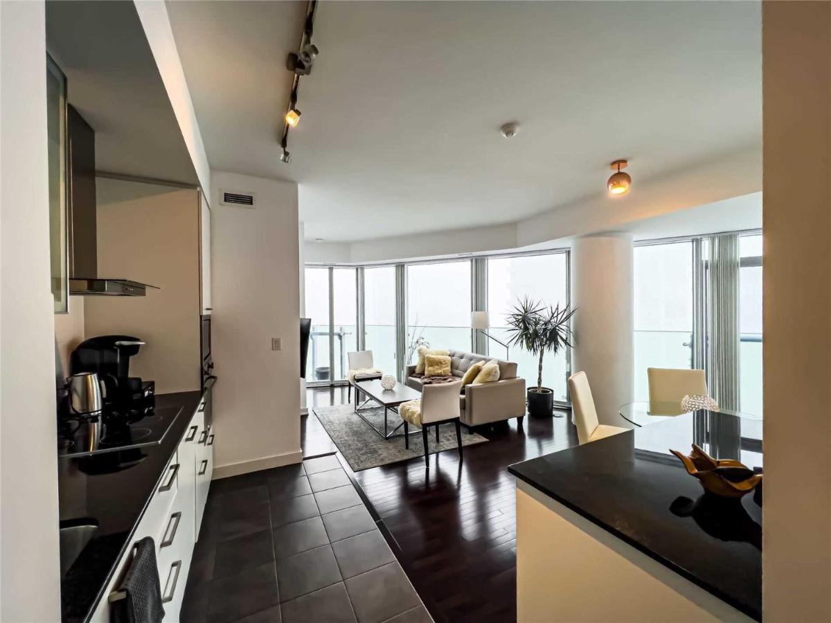 Luxury Condo In The Heart Of Toronto - Next To Scotiabank Arena Ngoại thất bức ảnh